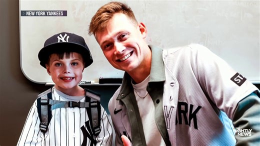 Yankees surprise 7-year-old fan at Boston hospital