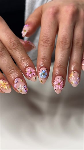 Birthday Nails: Pretty Floral & White Designs