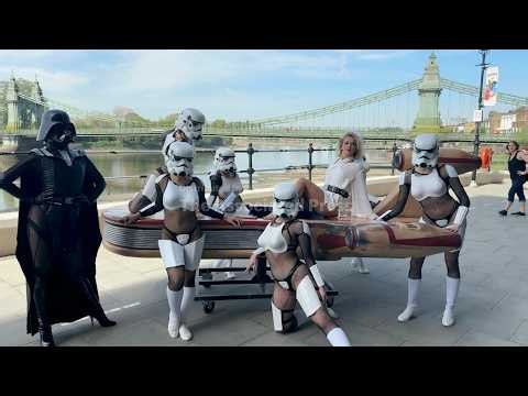RUSHES: 'Star Wars' burlesque show to open in London