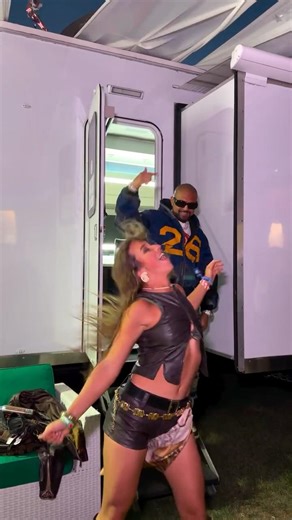 Casually walked into her dance video 🤣 #Coachella