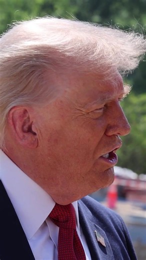 Trump's posture sparks concern as SNL host compares him to cartoon character