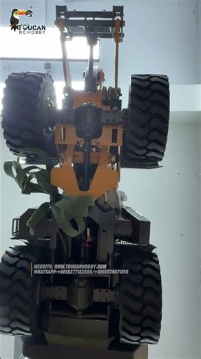 This is the perfect chance to show off my hydraulic telescopic crawler crane D1220!