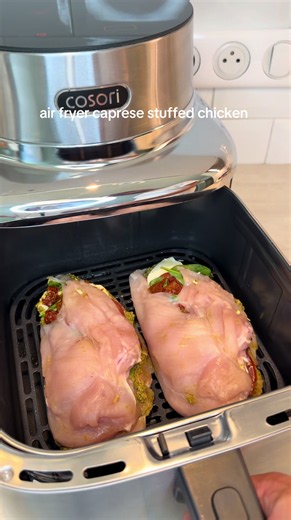 air fryer caprese stuffed chicken juicy chicken stuffed with pesto, mozzarella, tomatoes, basil and sun-dried tomato air fry 190C/375F for 20 minutes one of the easiest air fryer dinners you’ll make #airfryer #chickenrecipe #easydinner #caprese #foodtok