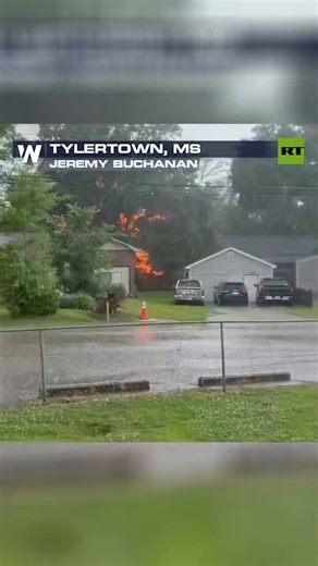 FIRE-NADO in Mississippi — lightning strikes and high winds create EXPLOSIVE conditions