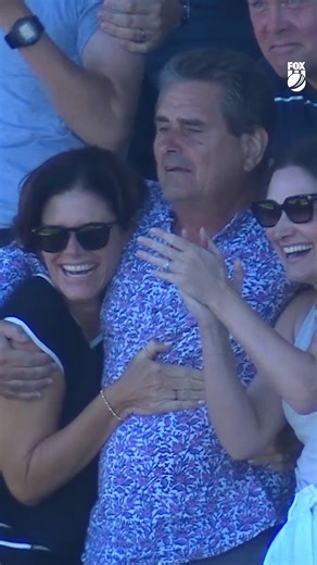 Jacob Bethell's family reacting to his maiden Test century is just beautiful 🥹🥹 The 22-year-old, who grew up in Barbados before moving to England aged 12, had his parents in the SCG stands as he made history. | FOX Sports Australia