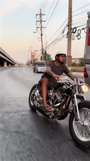 ขนาดเมียพี่ยังด่าร้องไห้มาแล้ว อย่าทะลึ่งกับพี่ดีกว่าน้อง เพื่อนพี่เรียกพี่ Numbers 1 ครับ Chopperthailand. #รถอะไรก็สนุก #harleydavidson® #ระหว่างทางสวยงามเสมอ #motorcycle #evochopper