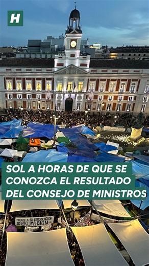 La imagen de la acampada en la Puerta del Sol a horas de que se conozca el resultado del Consejo ...