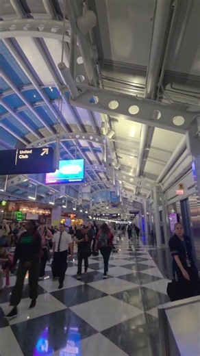 Inside Chicago O'Hare Airport Terminal! #short #airport #chicago