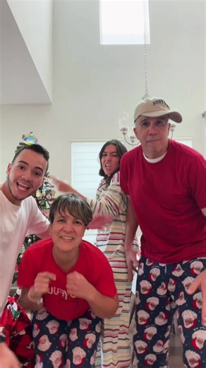 mini mini navideño (na más miren a papi intentando coordinarse con la gorra)