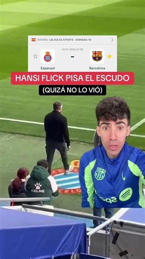 Hansi Flick pisa el escudo del Espanyol