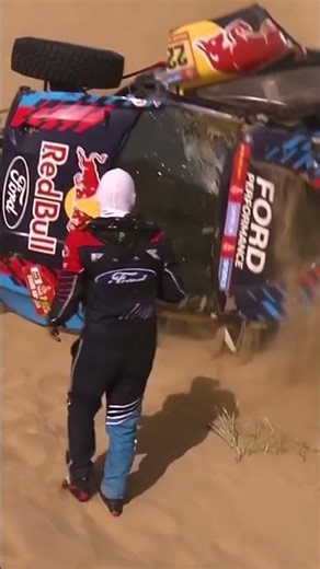 In Dakar, teamwork is the ultimate spare part 🛠️🏁