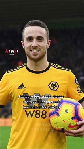 Van Dijk menggandeng anak-anak Diogo Jota sebagai maskot untuk menghormatinya. ❤🥺