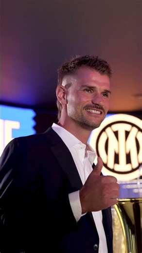 🧤 Our new goalkeeper 🖤💙