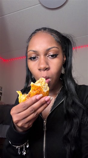 Taco Bell at 4 AM: Grilled Cheese Burrito & Nacho Fries Vlog