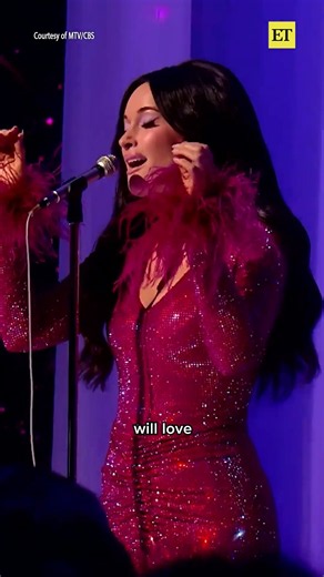 Kacey Musgraves Pays Tribute to Dolly Parton at the #VMAs. ❤️
