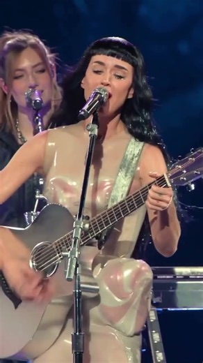 🇫🇷 Katy Perry - The One That Got Away (The Lifetimes Tour Live from Paris / 2025)