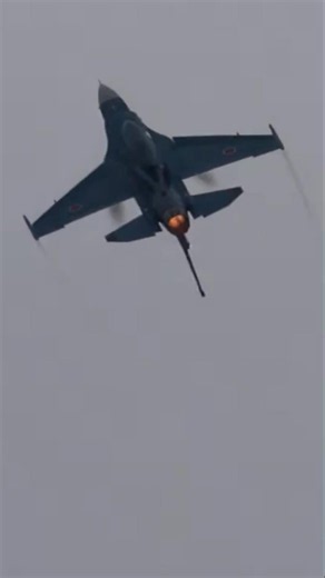 【なんという離陸！】いきなり垂直に近い離陸急上昇を見せた航空自衛隊F-2 松島基地航空祭