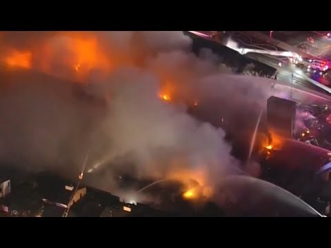 Firefighters battle blaze in Colorado