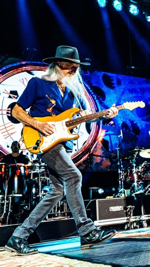 From a little riff to one of our biggest songs. Pat takes us back to “Black Water.” 🎸