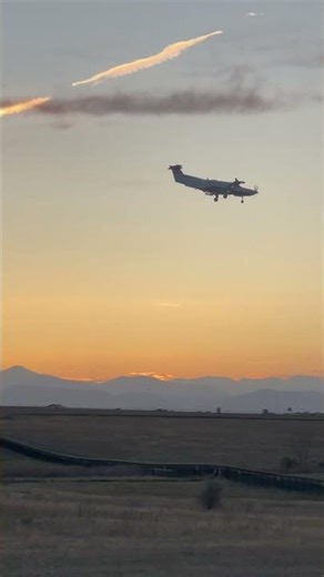 Corporate Turboprop Sunset Landing | Pilatus PC-12 Golden Hour