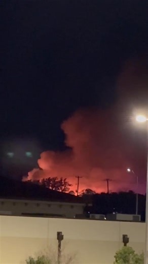 BREAKING: San Antonio fire officials say crews responded to a large grass fire on the far north side off Highway 281 where flames spread to a few vacant structures. (Video from Michele Rivera) | KENS 5 & Kens5.com