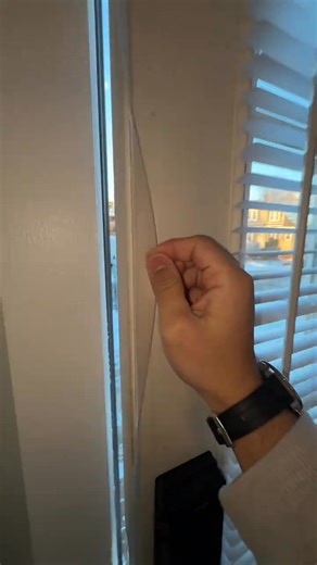 ❄️ Feeling drafty and cold in your doors and windows? One roll of "alien sealing strip" instantly plugs the energy black hole! 🔒 Ultimate Sealing: High-density foam material tightly seals against gaps, effectively blocking cold air, dust, and noise, resulting in an immediate improvement in indoor temperature. 🛡️ Strong Adhesion: Strong adhesive backing design, one-time application, durable, and resistant to peeling or residue even with seasonal temperature changes. 💰 Best Value: One roll can 