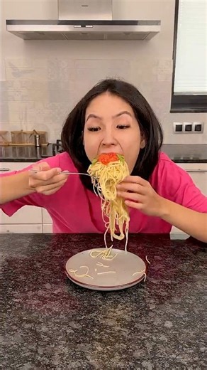 How I eat Italian food 🇮🇹🍝😂