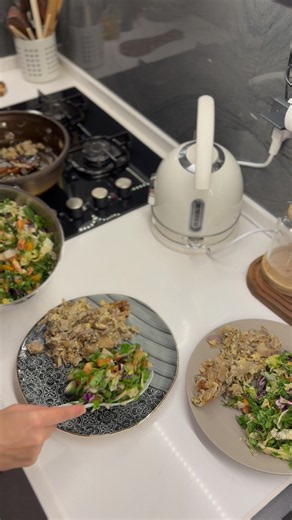 cozy cooking at home | oyster mushroom with eggs & fresh salad 🤍