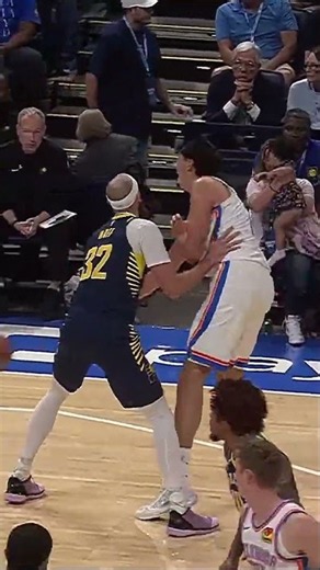 Aday Mara drops a dime to Jalen Williams on the backdoor cut 🔥 #NBA #adaymara #okcthunder