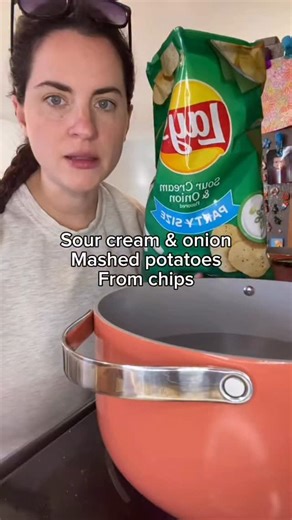 I made this last year and tried many flavors but sour cream and onion was the best one! #chips #potato #mashedpotatoes #dinner #dinnerrecipe | Sarah Kraffty