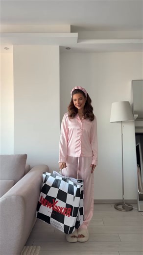 Spring is slowly getting here, bringing softer colors, lighter layers, and outfits made for longer days and golden sunsets. 🌷 | New Yorker