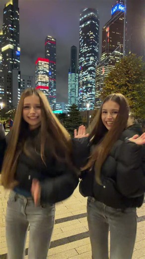 Уличные танцы в городе — короткое танцевальное видео