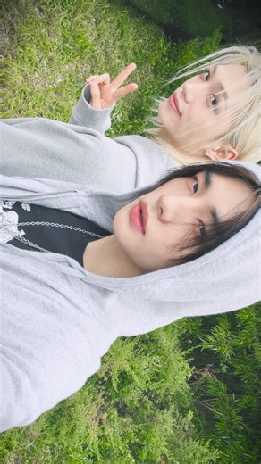 우리가 나왔어 #StrayKids #스트레이키즈 #현진 #Hyunjin #필릭스 #Felix #THIS_AND_THAT #YouMakeStrayKidsStay