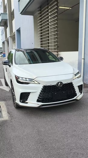 LEXUS RX350 2.4T F-SPORT NEW MODEL – 2023 Colour: Pearl White | Mileage: 13,000 KM | Grade: 3.5A A bold and sporty luxury SUV — combining F-SPORT performance styling, advanced safety tech and premium comfort in Lexus’ latest-generation RX. ⭐ Key Highlights & Features • 2.4L Turbocharged Engine • F-SPORT Variant • New Generation RX Model • Pearl White Exterior • Red Interior • 4-Eyes LED Headlamp Design • 360° Surround View Camera (4-CAM) • Head-Up Display (HUD) • Blind Spot Monitor (BSM) • Lane 