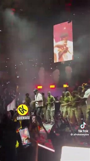 Sarkodie performs his Azonto dance at his Rapperholic event in the UK 😂😂😂🎊🎊🎊2026 O2 Arena 🎊🎊