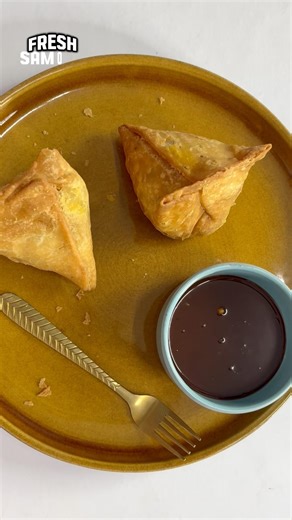 Fresh vs Frozen Samosa challenge | new vs og samosa #shorts #viralvideo #foodshorts #ytshorts