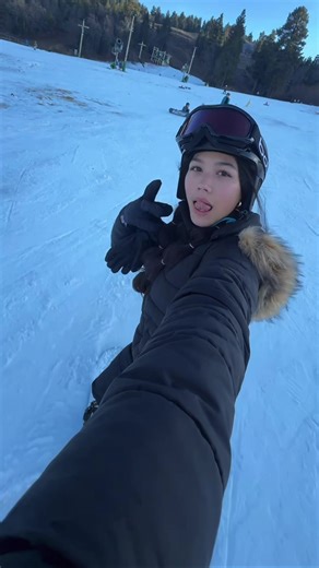 First time snowboarding 🕺