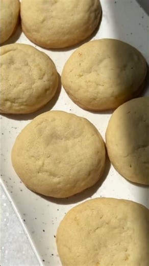 the first day of spring just got sweeter with these lemon brûlée cookies
