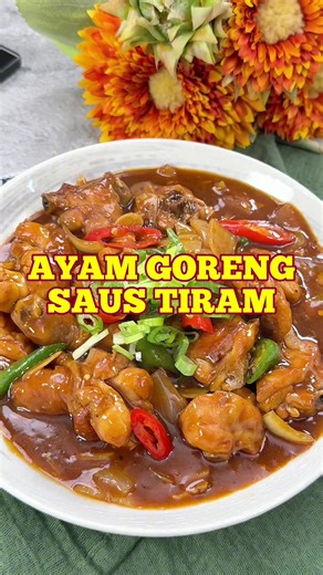 AYAM GORENG SAUS TIRAM🐔 Suka banget sama menu satu ini gurih wangi sedep banget gitu dimakannya ga seret soalnya dia becek becek gitu🤤 🔽RESEP🔽 AYAM GORENG SAUS TIRAM BAHAN MARINASI: 4 potong paha bawah( potong 2) 4 potong paha atas ( bagi 2) 1 sdt kaldu ayam bubuk 1 sdm saus tiram 1 sdt lada BAHAN LAIN: 6 butir bawang putih 2 iris tipis jahe ½ buah bawang bombay potong besar 350 ml air 2 sdm saus sambal 1 sdm saus tomat 2 sdm saus tiram 1 sdm kecap ikan 3 sdm kecap manis ½ sdt kaldu ½ sdt pe
