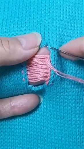 The sweater has a hole, how to repair it?