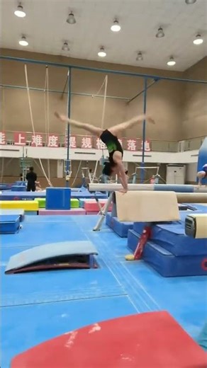 The lotus just peeks out of the water#Competitive gymnastics#Balance beam training