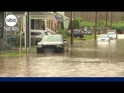 Powerful storms snarl traffic, lead to flight disruptions