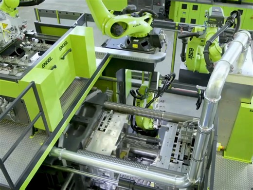 碳纤维材料注塑成型工艺是将碳纤维增强塑料颗粒加热熔融，通过注塑机注入模具型腔，经冷却固化成型。此工艺可实现复杂形状制品生产，效率高、质量稳定。