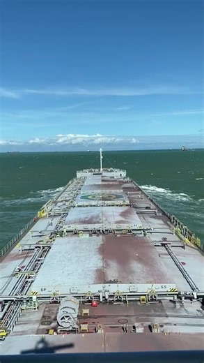 Já imaginou fazer parte de operações que movimentam a economia dos portos brasileiros? 🚢