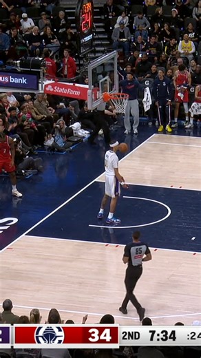 Kawhi Leonard and the L.A. Clippers take home the Battle of LA W! 💫 32 PTS | 12 REB | 3 STL | 2 BLK | NBA