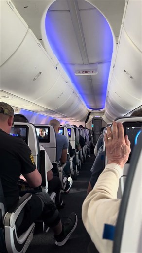 United Airlines | Boeing 737 Max 8 | Aisle seat landing in Tampa (TPA)
