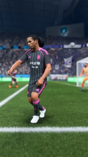 Ronaldinho #shorts #fc25 #fifa #skills #football #soccer #youtube #viral