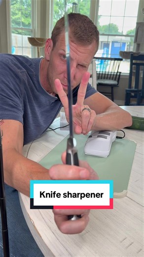 This was a fun test! Sharpal’s knife sharpener with diamond blades is great for all straight edge blades and has a specific section for the serated blades too! #knifesharpen #kitchenneeds #dealsforyoudays