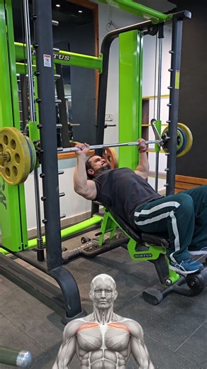 Incline Smith Machine Bench Press 🎯🏋️‍♂️👍 #chest #chestexercises