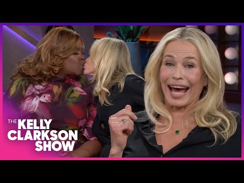 Chelsea Handler & Retta's Hilarious Smooch Fail!